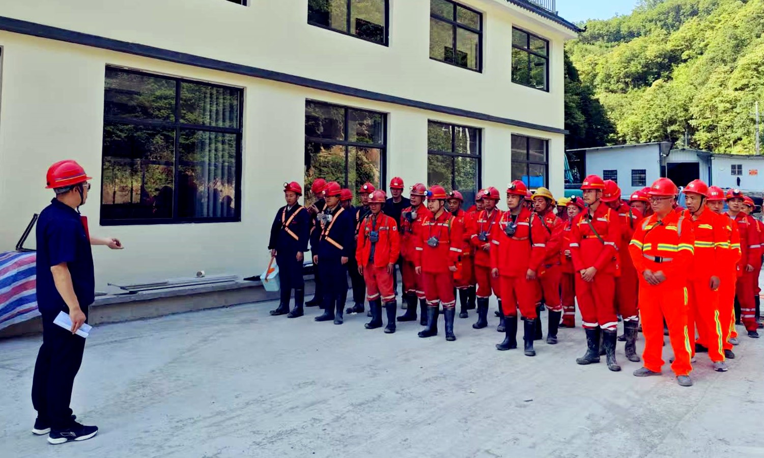 安全生產(chǎn)月｜雙河金礦圓滿開(kāi)展綜合應(yīng)急預(yù)案演練