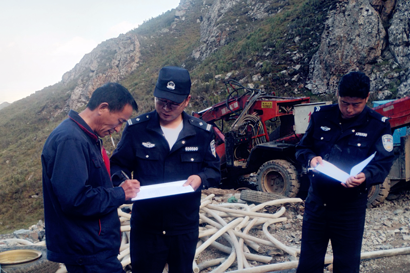 青海海南州自然資源局到興海銅鑫檢查指導(dǎo)工作