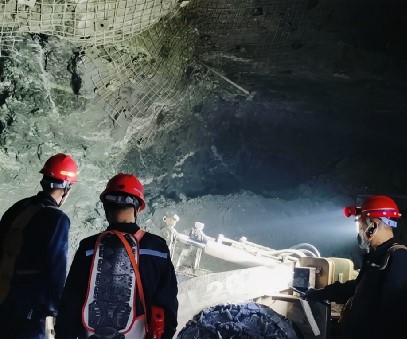 西溝鐵礦｜織密安全防護(hù)網(wǎng)，護(hù)航全年“零傷亡”